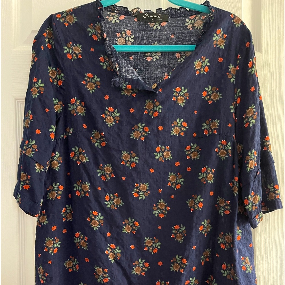 O-nelve women’s tunic, Size L navy blue with flowers